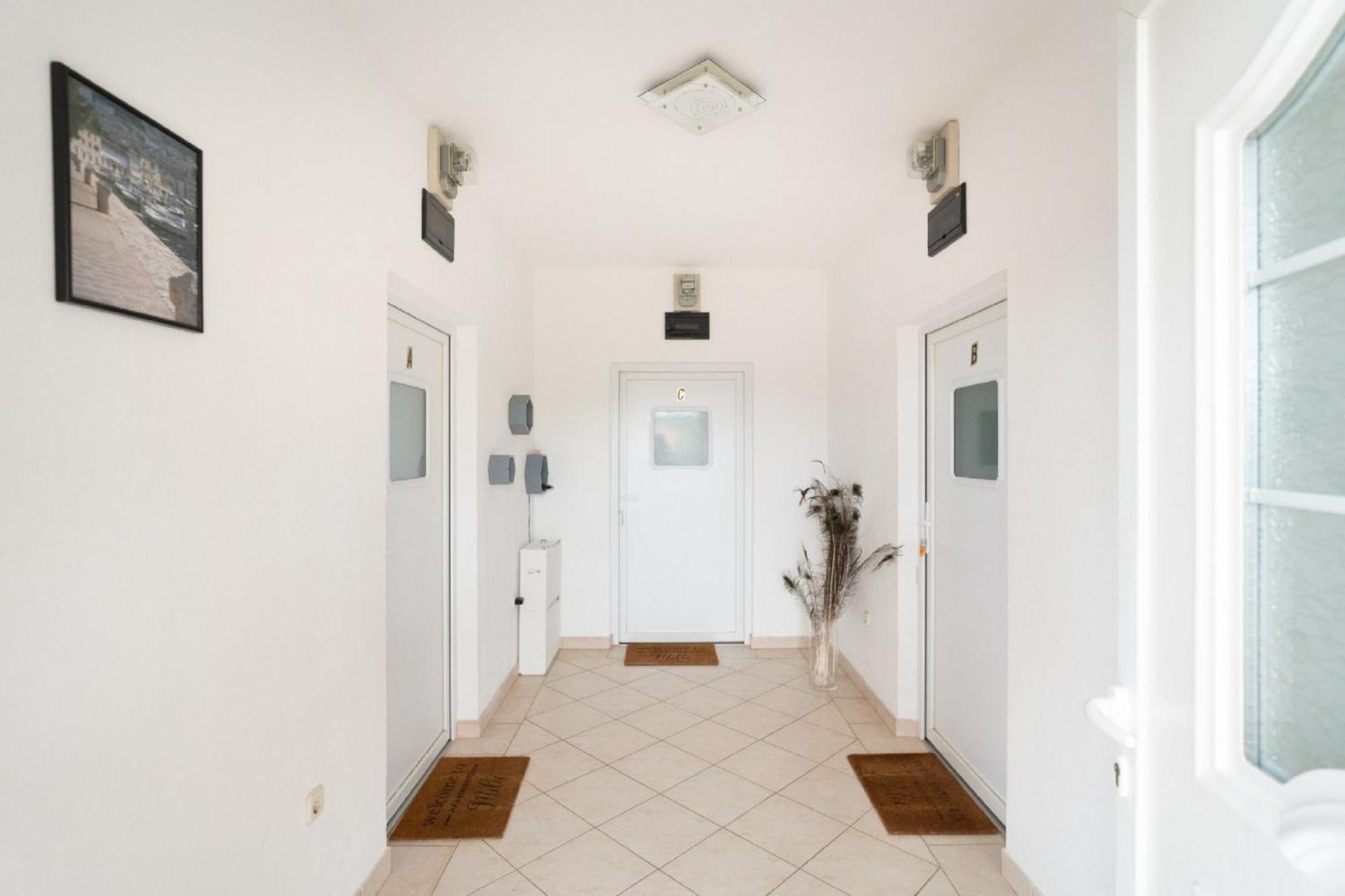 Apartments Milic Gornji Karin Rom bilde