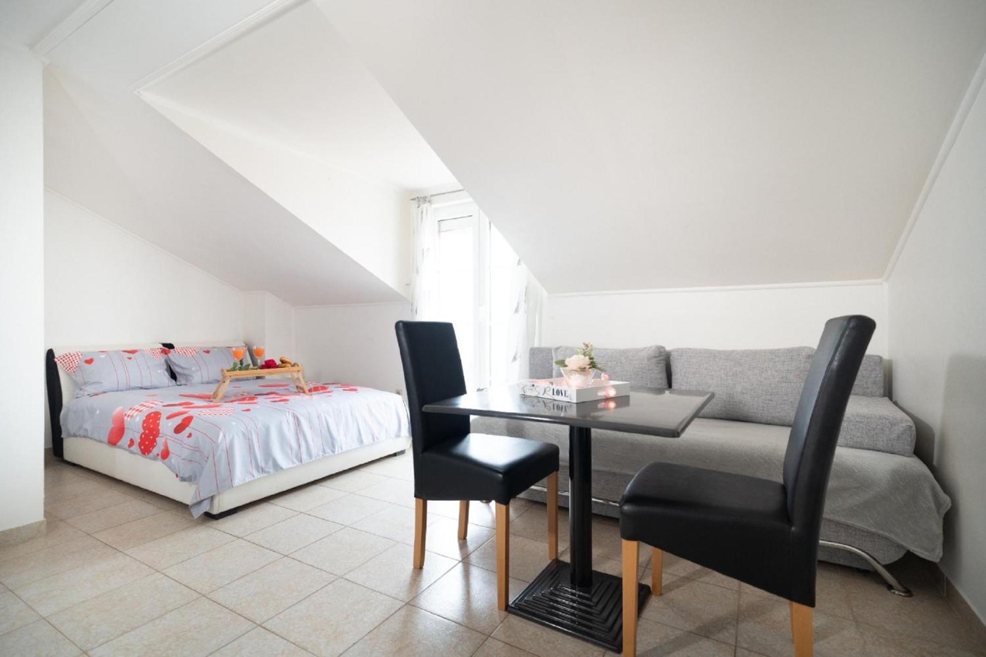 Apartments Milic Gornji Karin Rom bilde