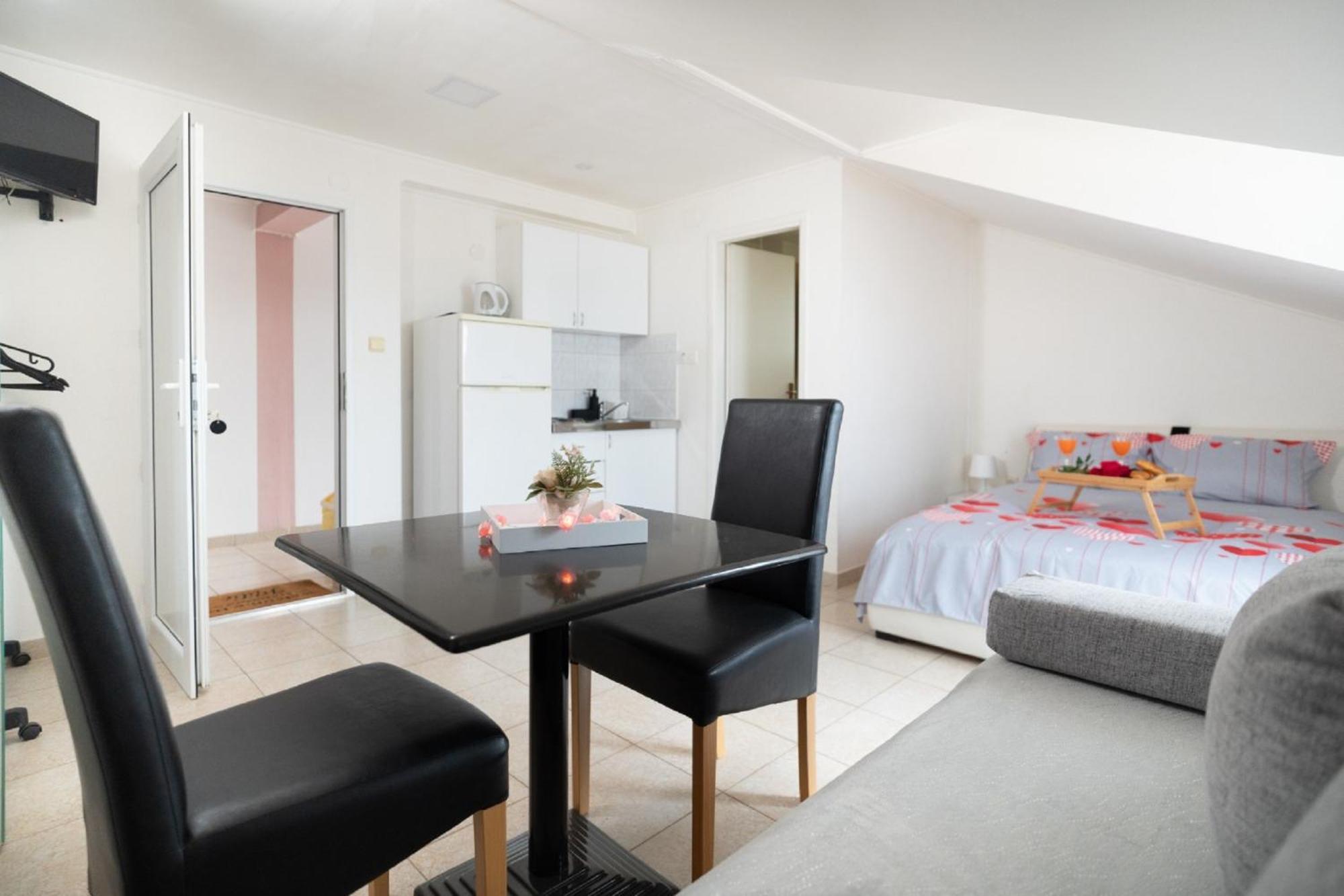 Apartments Milic Gornji Karin Eksteriør bilde